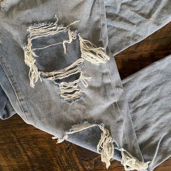 BDG Jeans 26 Light Wash Distressed Mom High Rise Ripped Urban Outfitters - Picture 4 of 12